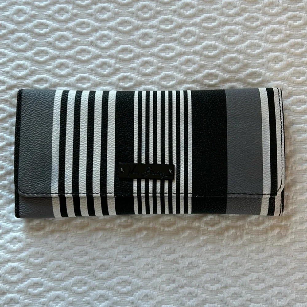 Vera Bradley Textured Wallet - Picture 1 of 11